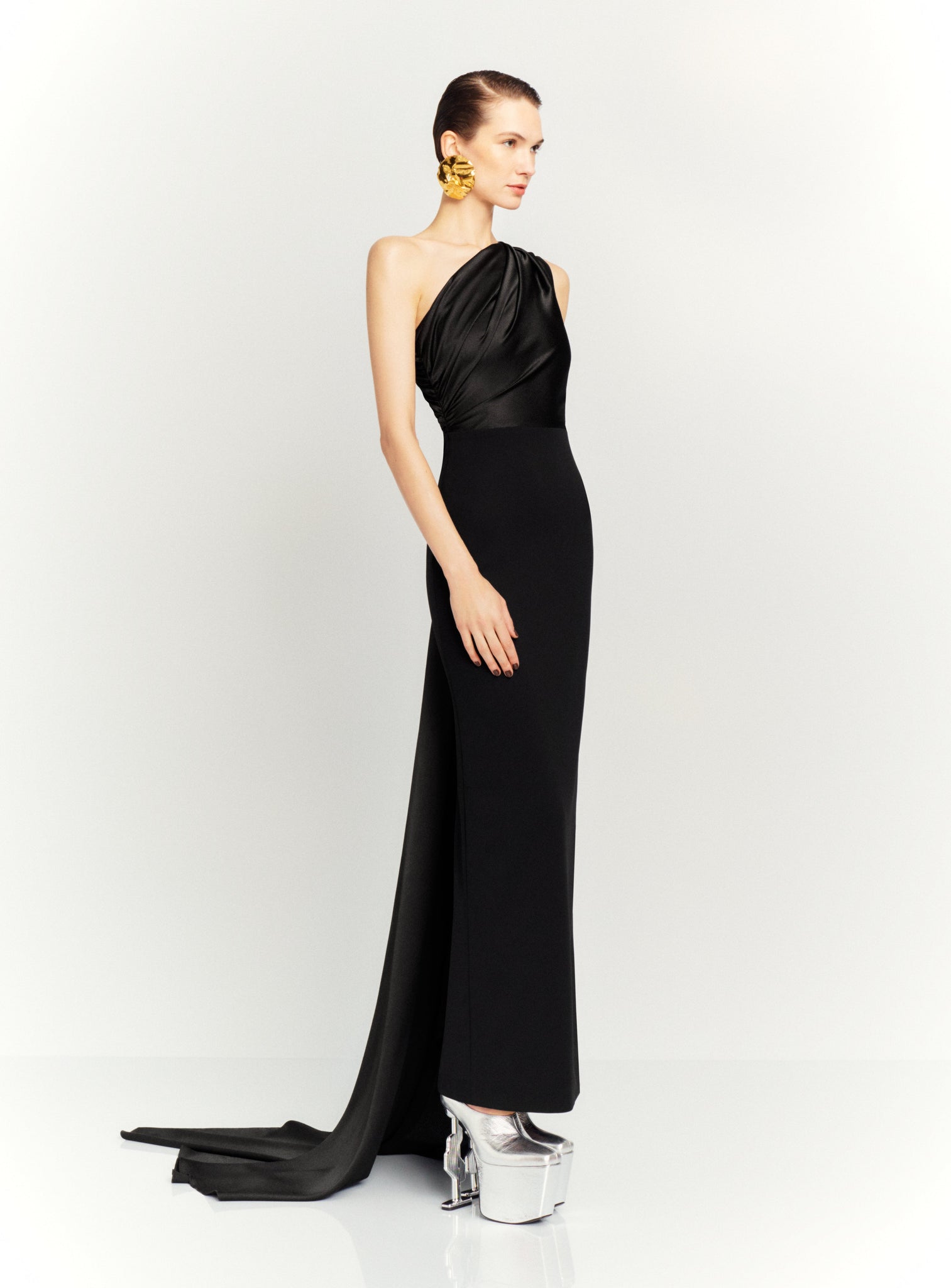 The Yeva Maxi Dress in Black