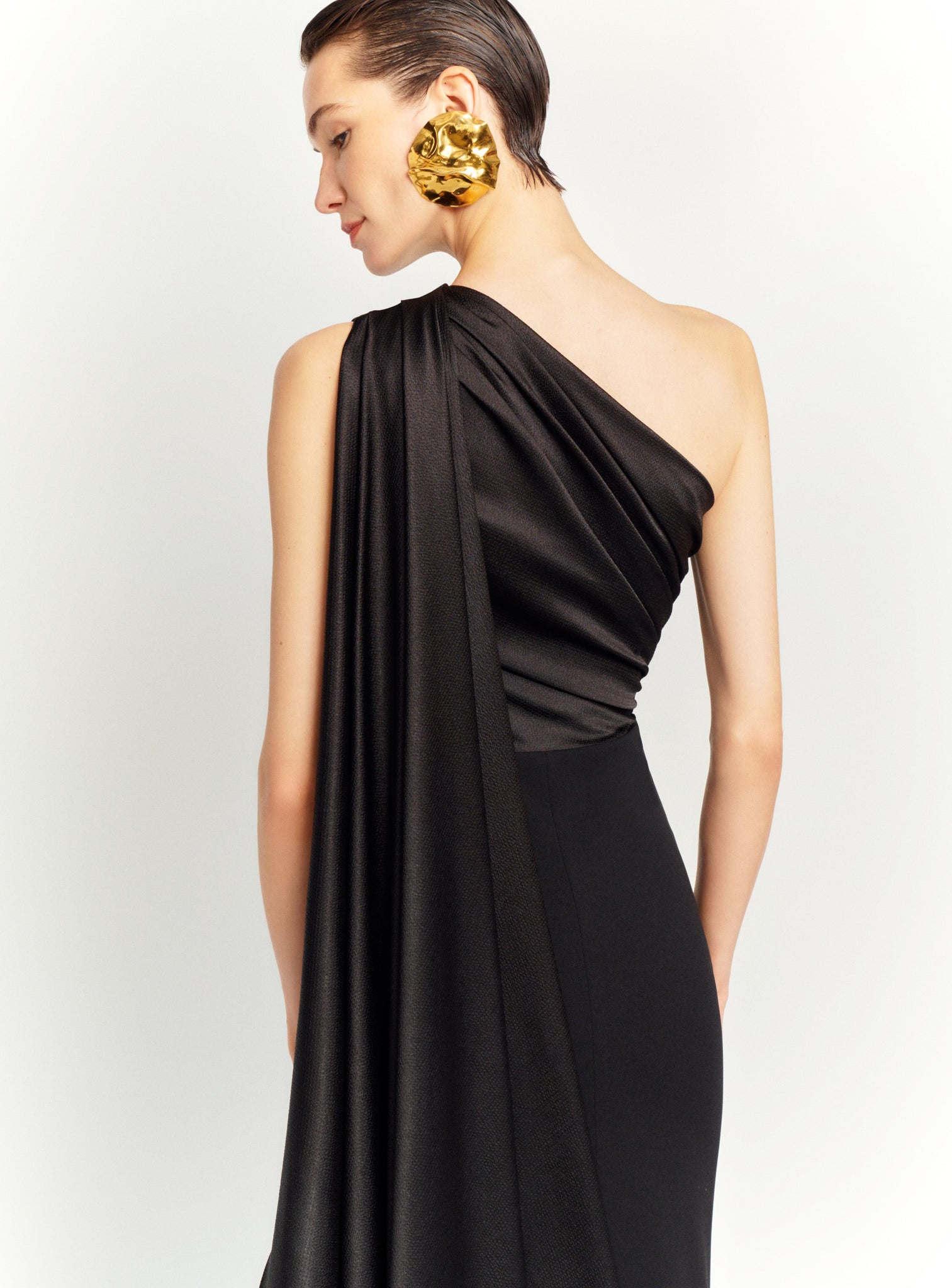 The Yeva Maxi Dress in Black